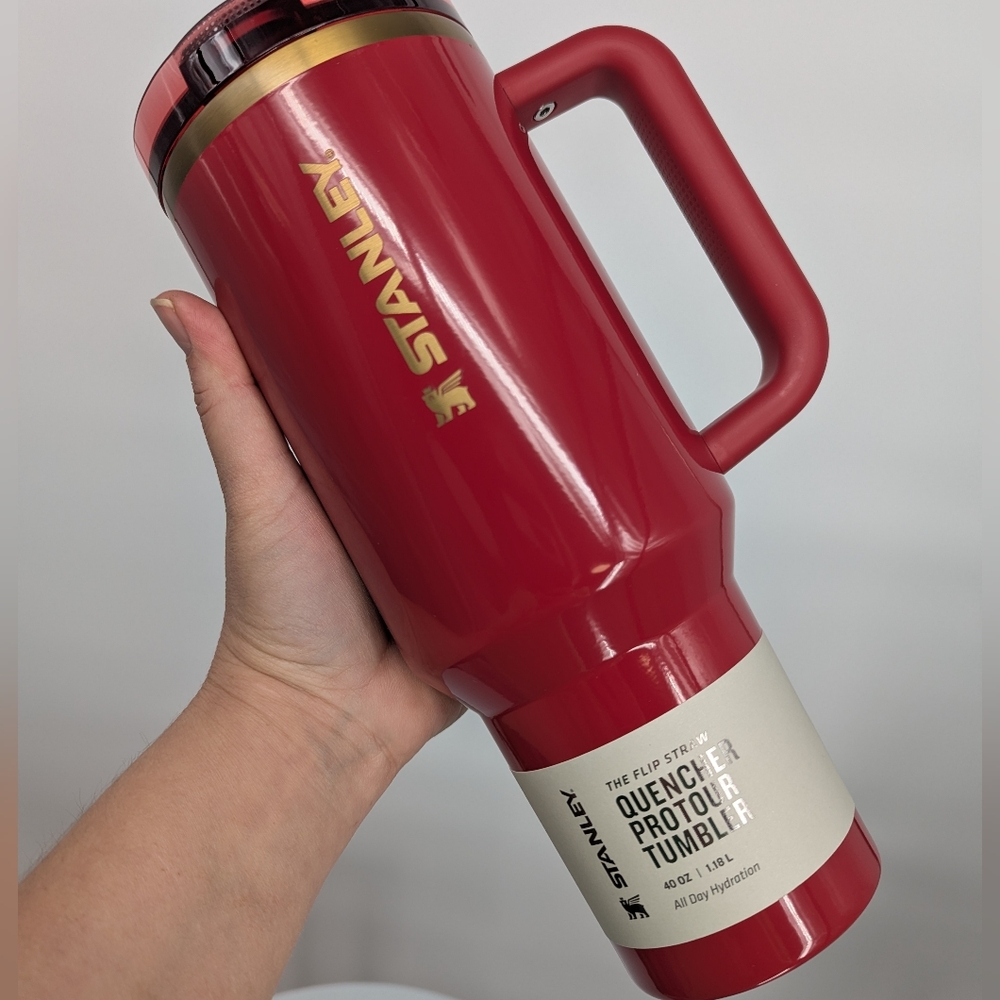 New STANLEY Quencher H2.0 Protour Tumbler cup 40 oz Holly Berry 🍓 Red Glossy
